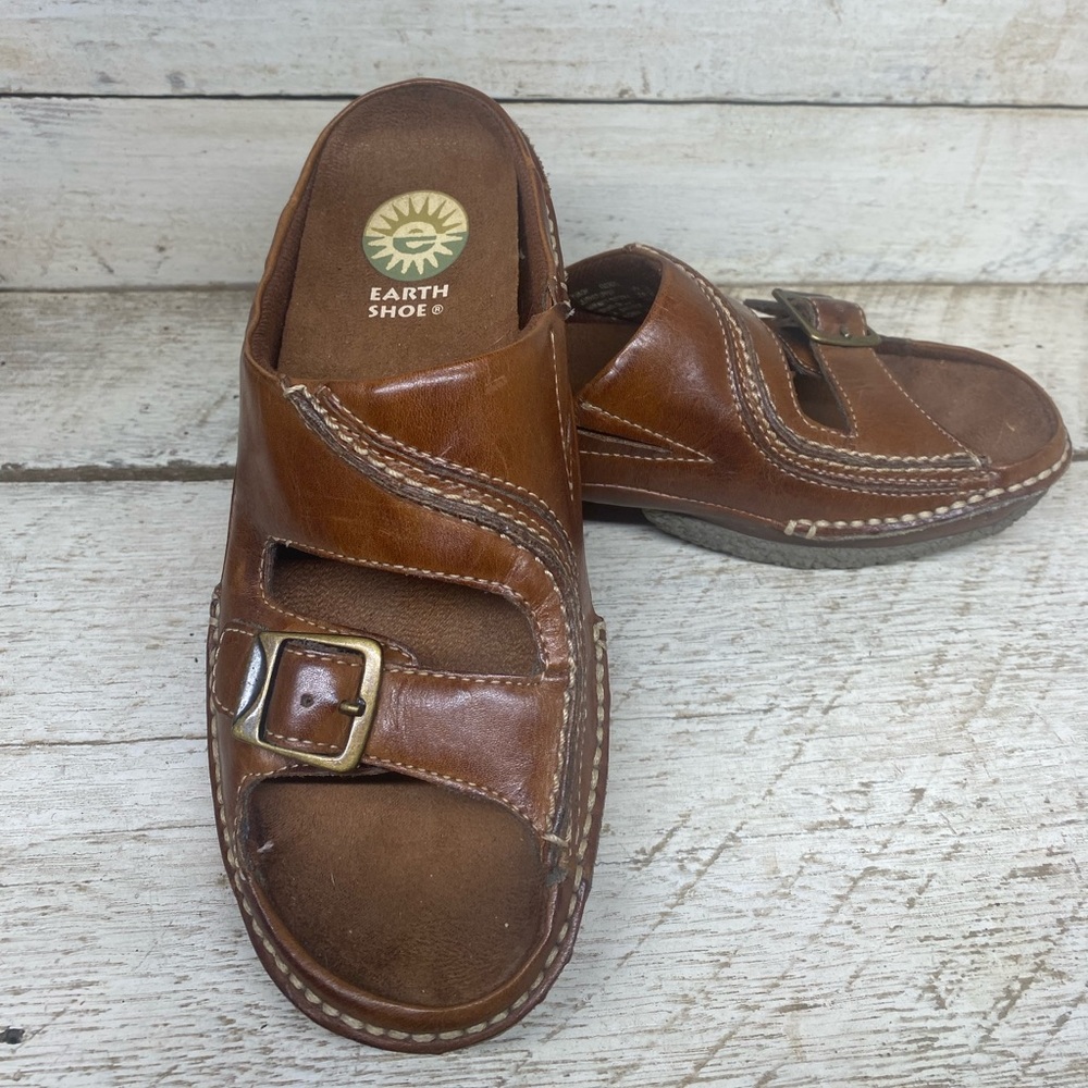 Women’s brown leather 5.5 Yukon Buckle Earth Shoe slide Sandals